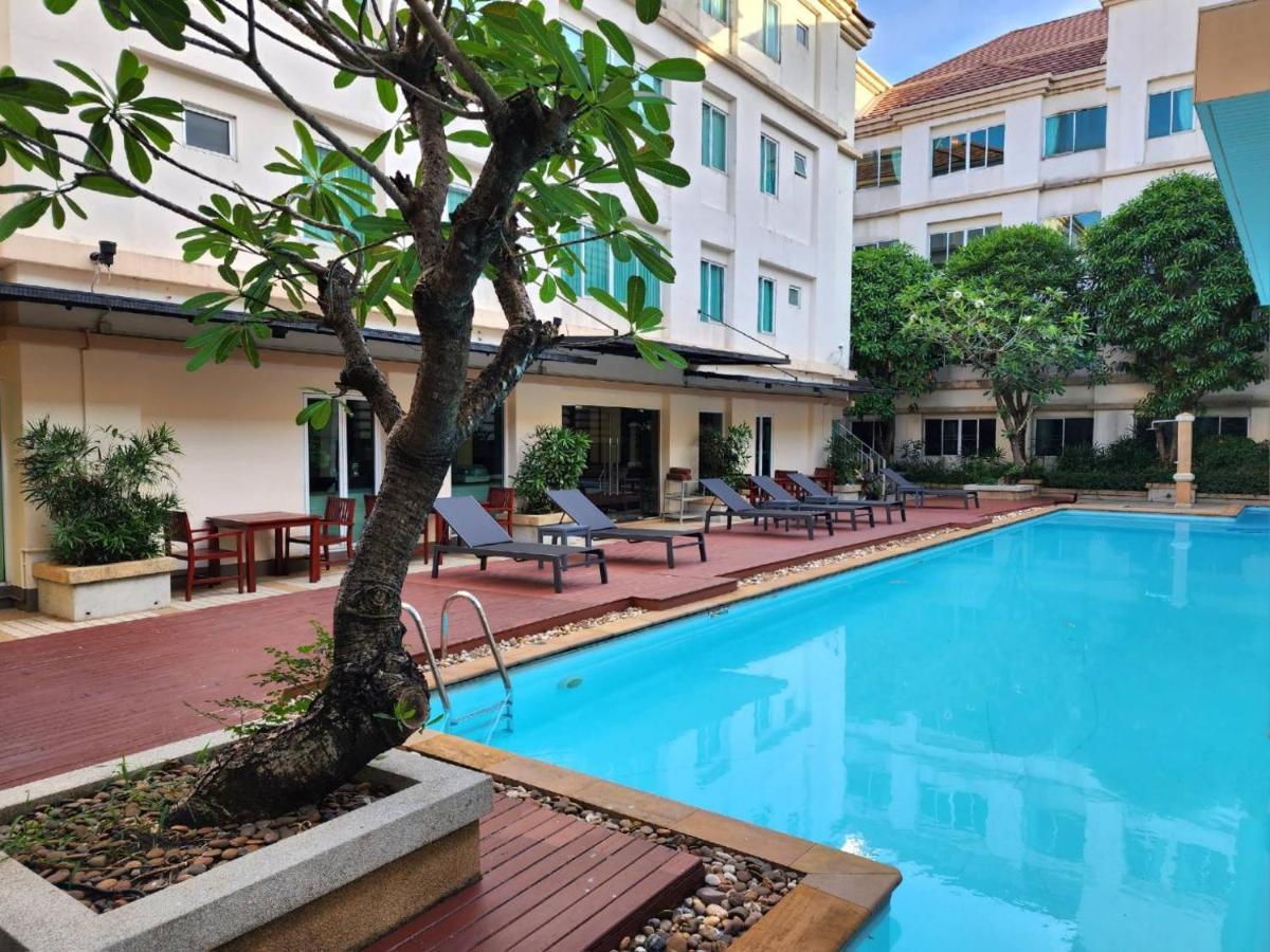 Avion Hotel Банкок Екстериор снимка