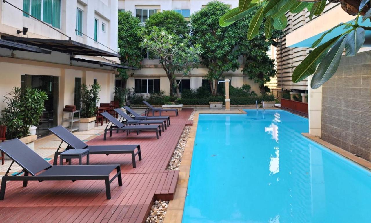 Avion Hotel Банкок Екстериор снимка