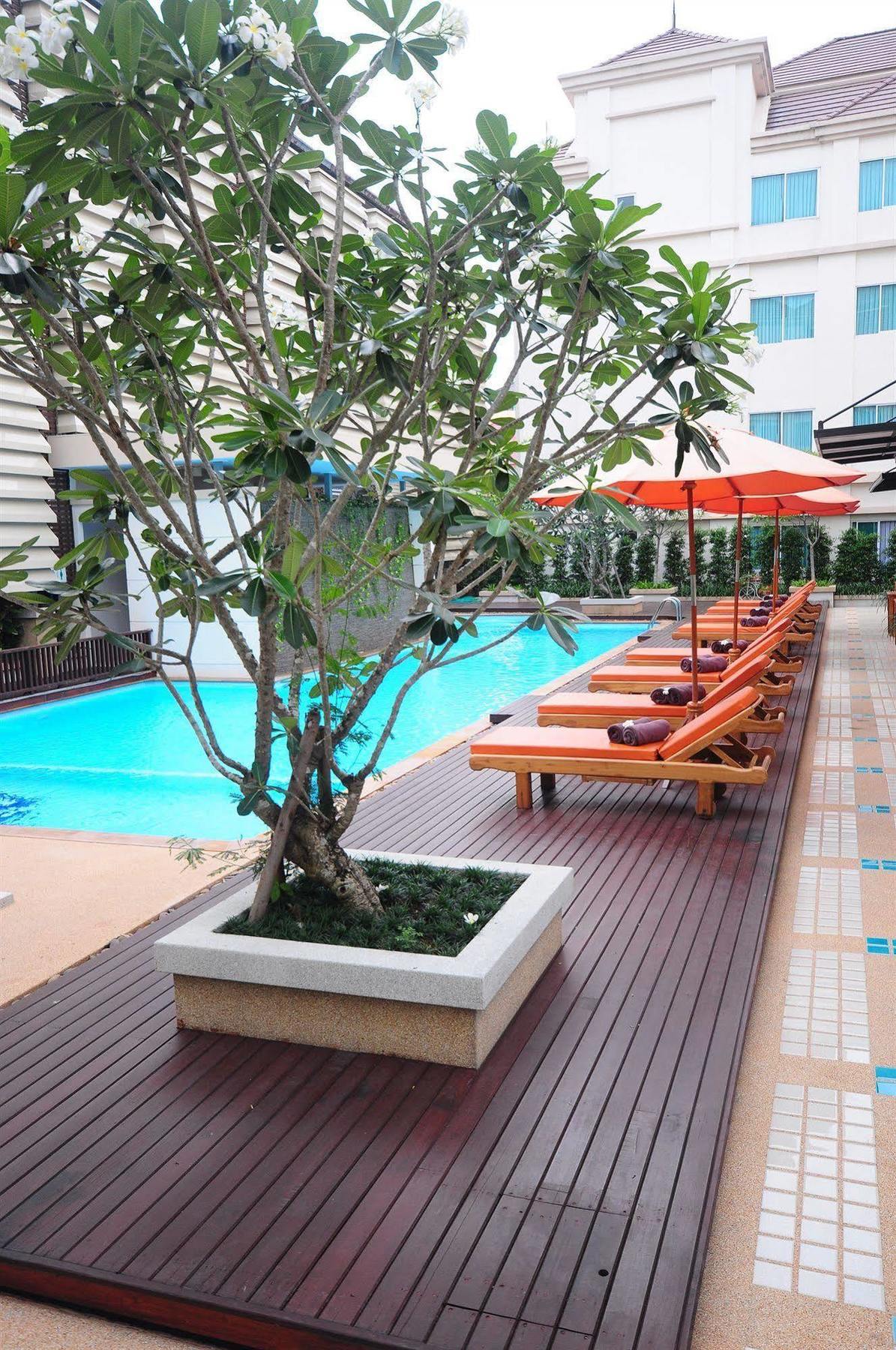 Avion Hotel Банкок Екстериор снимка