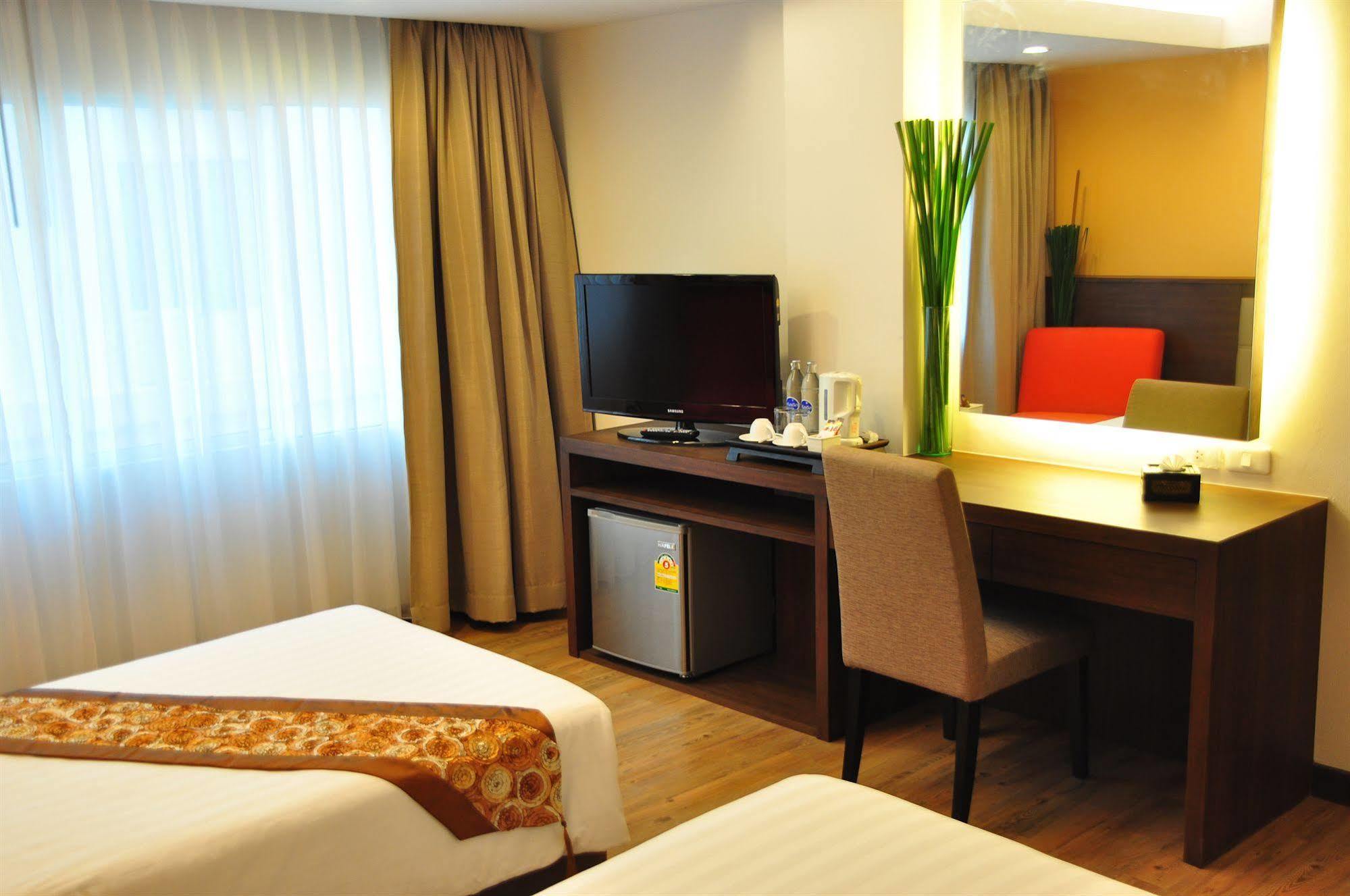 Avion Hotel Банкок Екстериор снимка