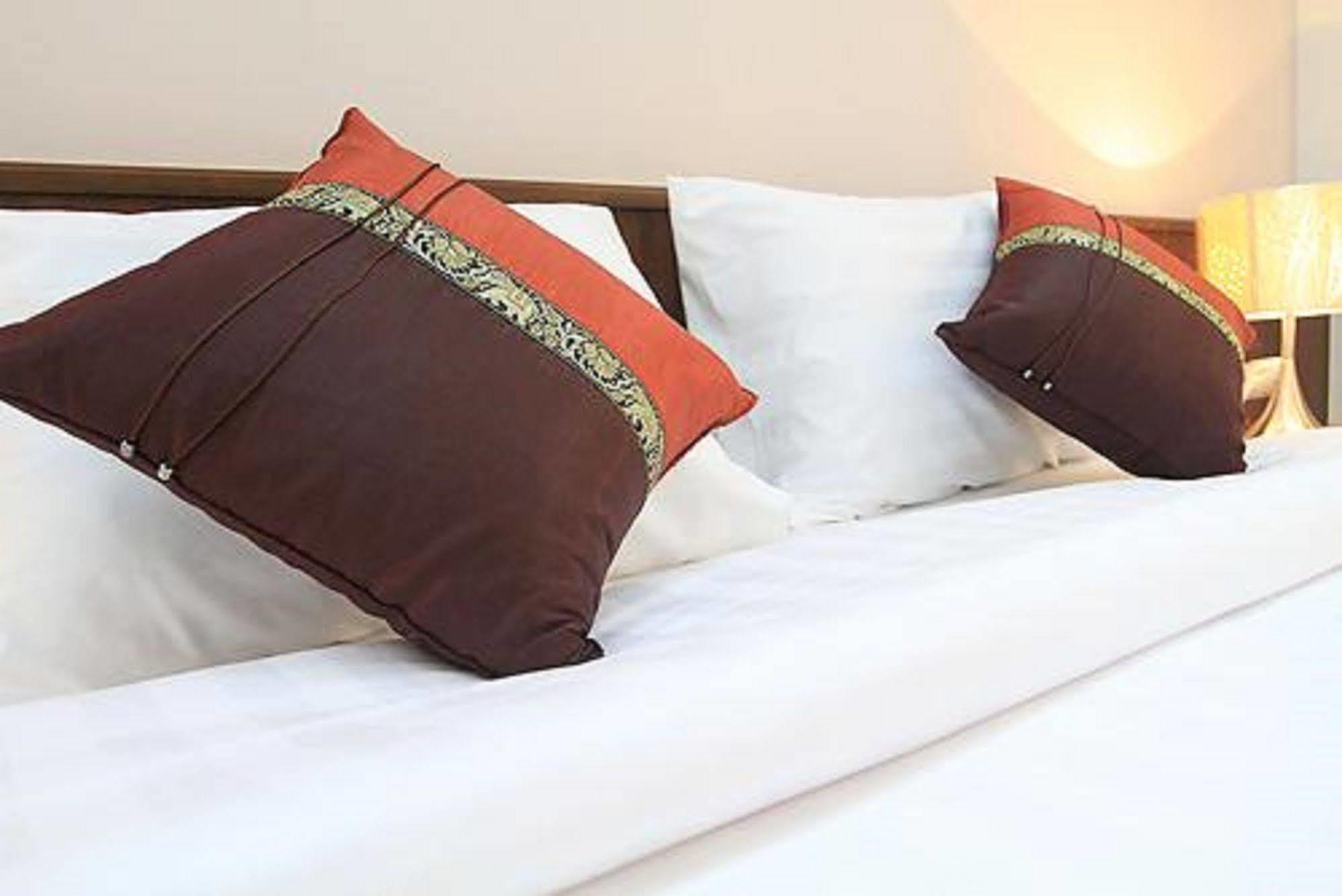Avion Hotel Банкок Екстериор снимка