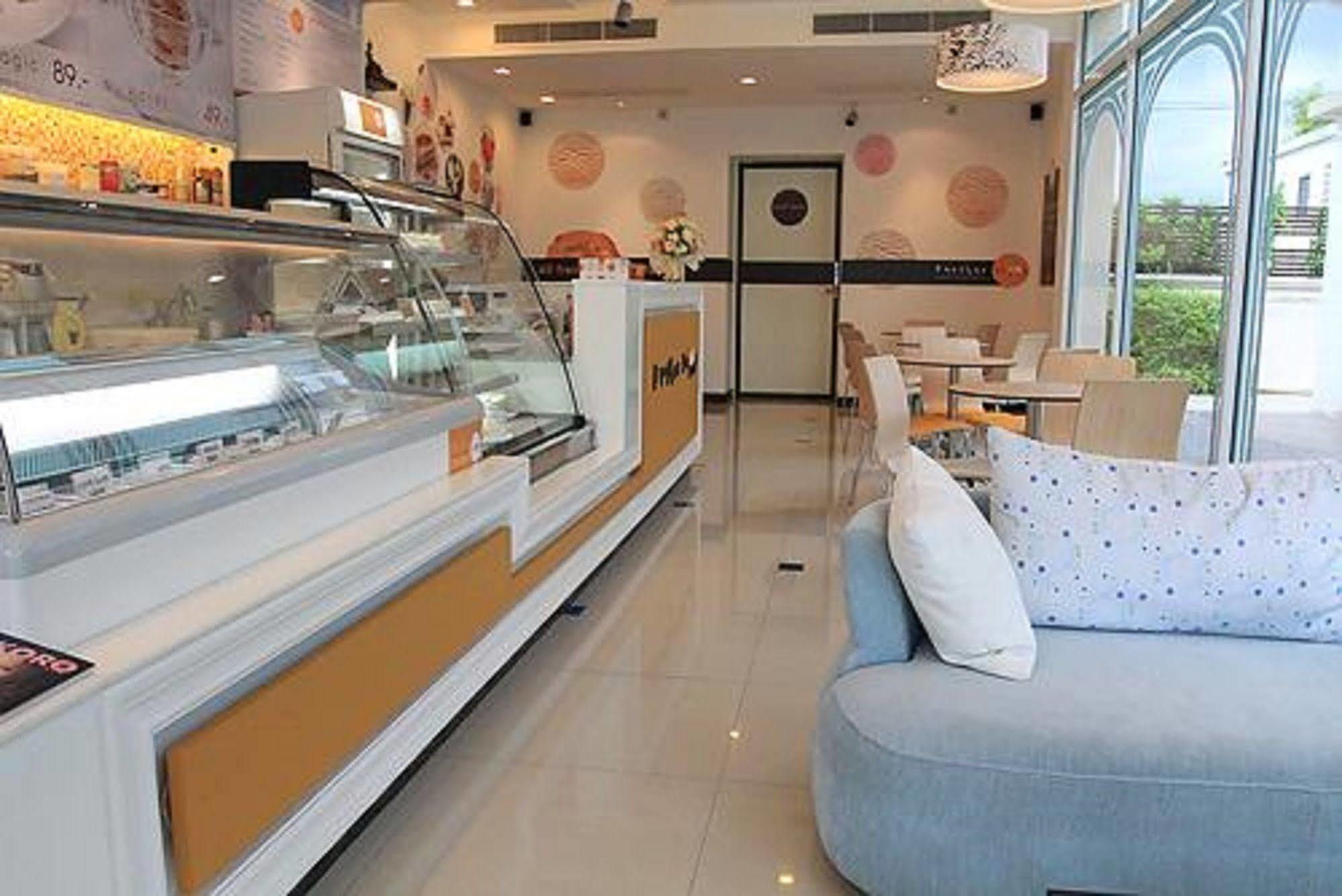 Avion Hotel Банкок Екстериор снимка